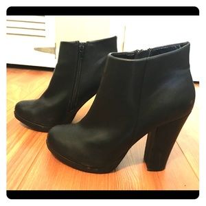 Heeled boots
